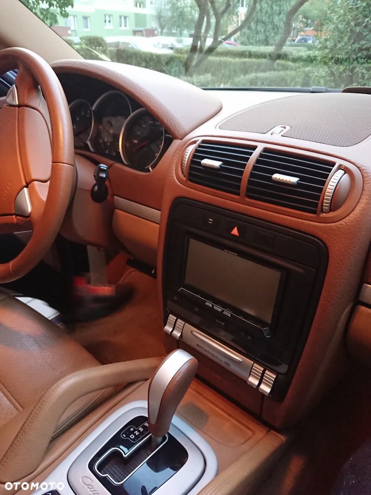 Porsche Cayenne - 8