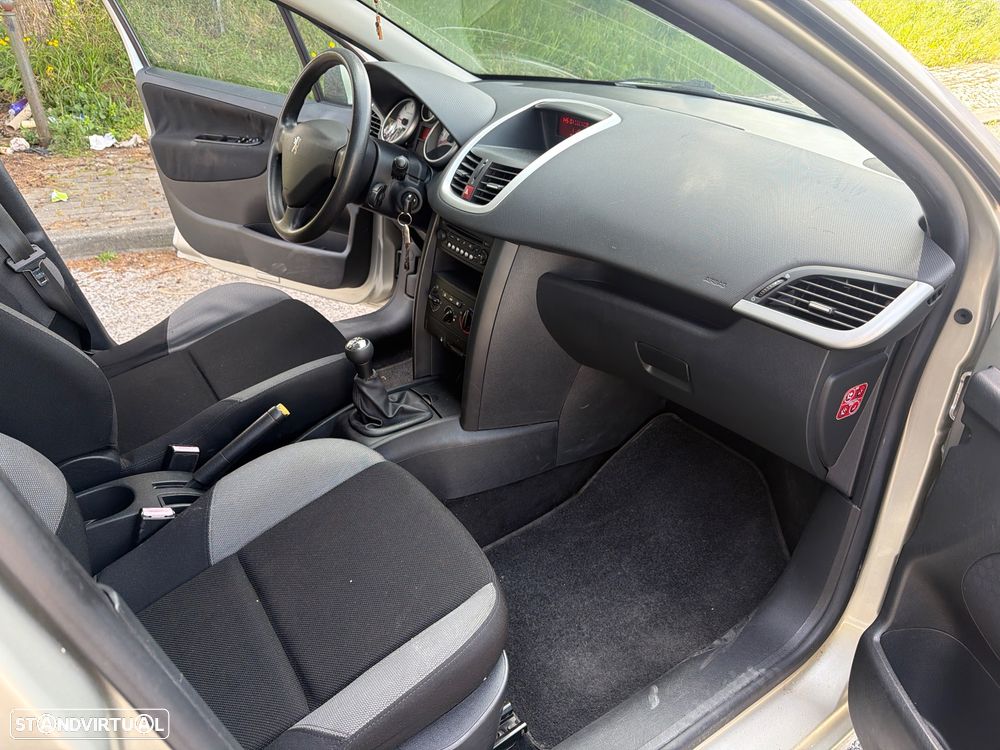 Peugeot 207 1.4 HDi Urban - 4