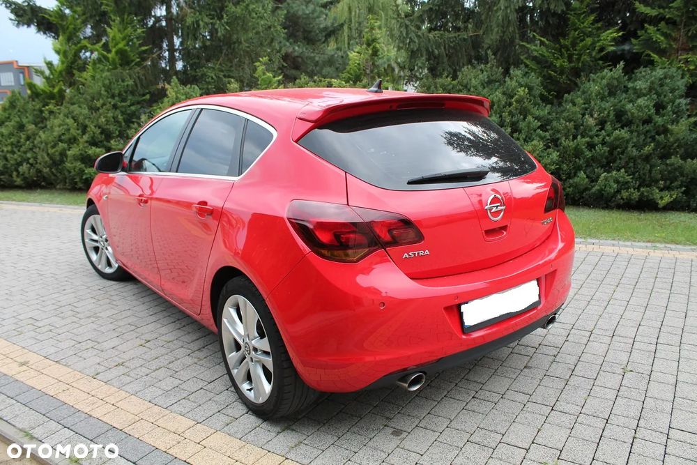 Opel Astra 1.6 Turbo Cosmo - 3