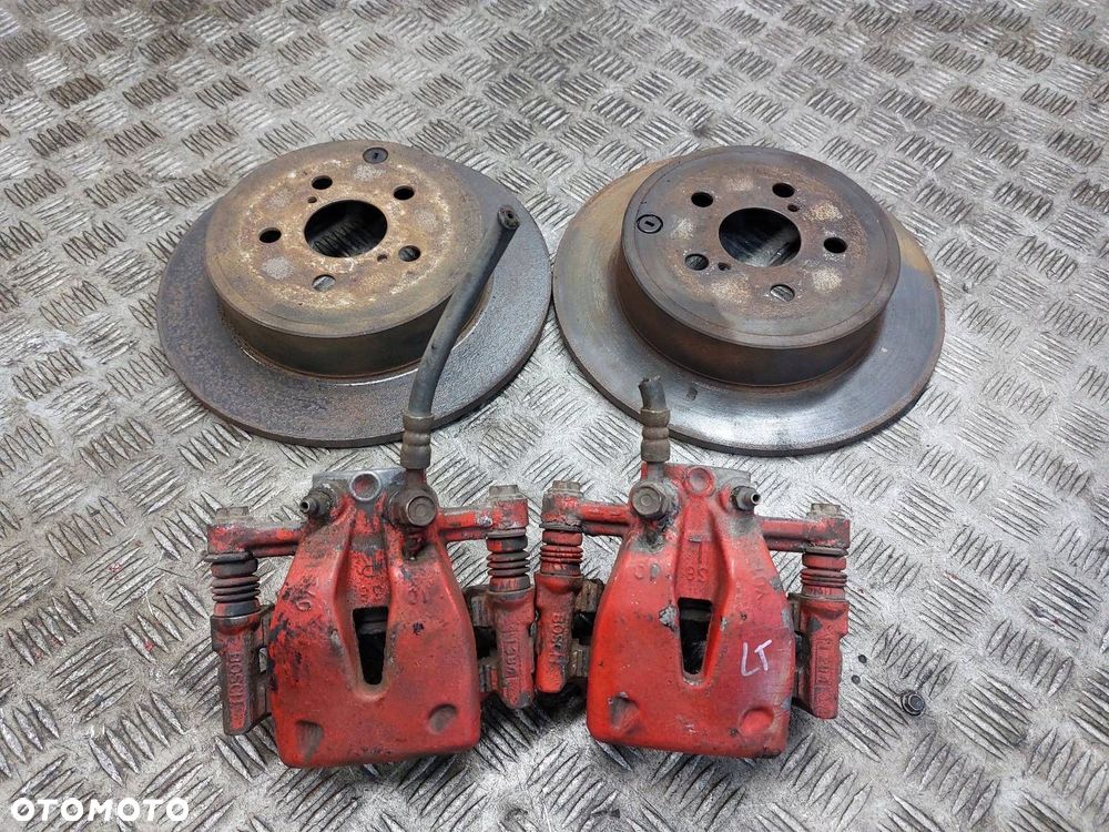 TARCZE HAMULCOWE TYŁ + ZACISKI TOYOTA AVENSIS T25 - 1