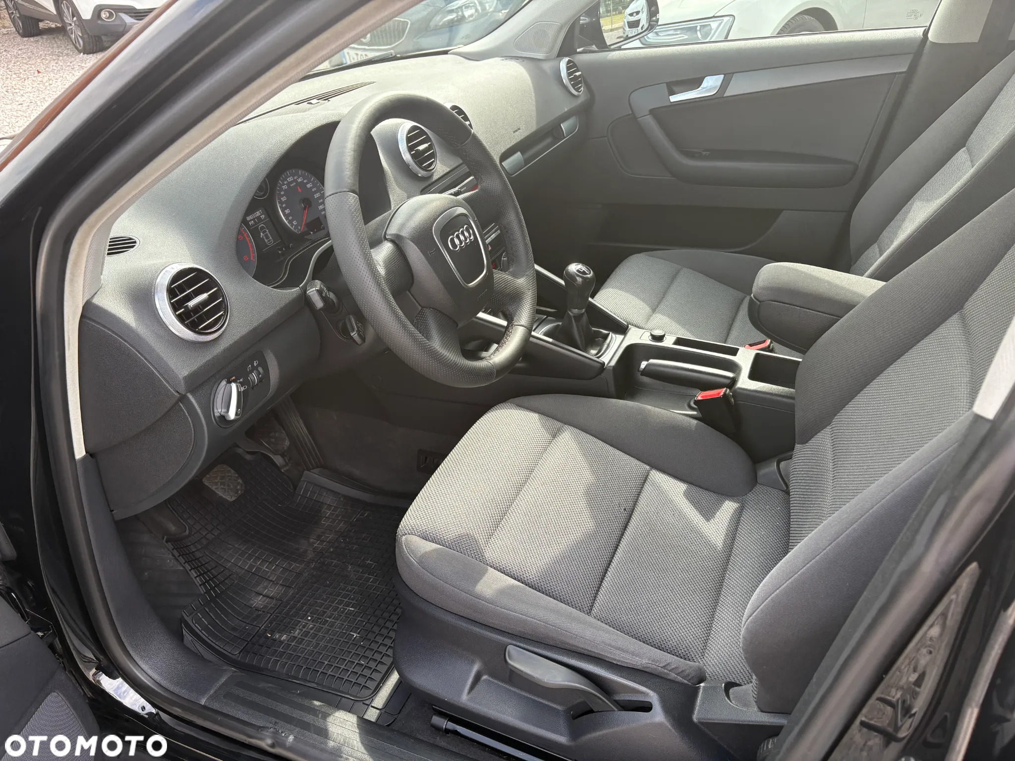Audi A3 1.6 TDI DPF Attraction - 12