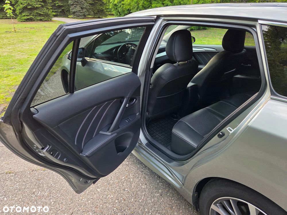 Toyota Avensis 1.6 D-4D Prestige - 10