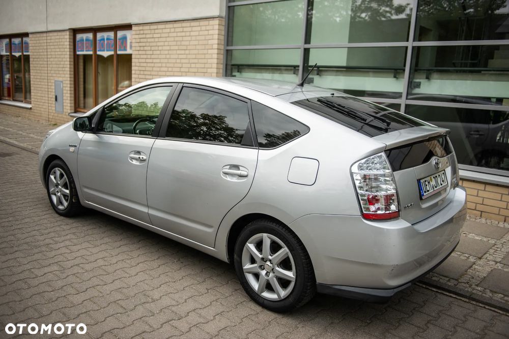 Toyota Prius 1.5 VVT-i Prestige - 4