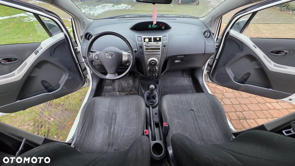 Toyota Yaris 1.0 VVT-i Cool - 26