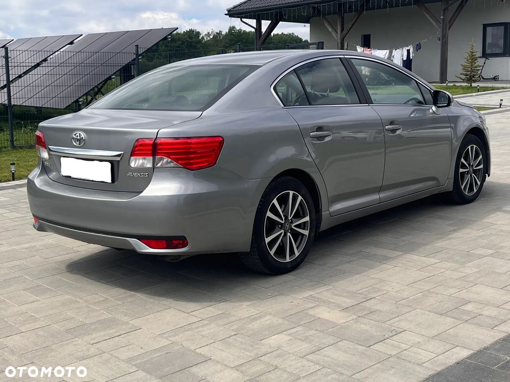 Toyota Avensis 1.6 Premium - 5