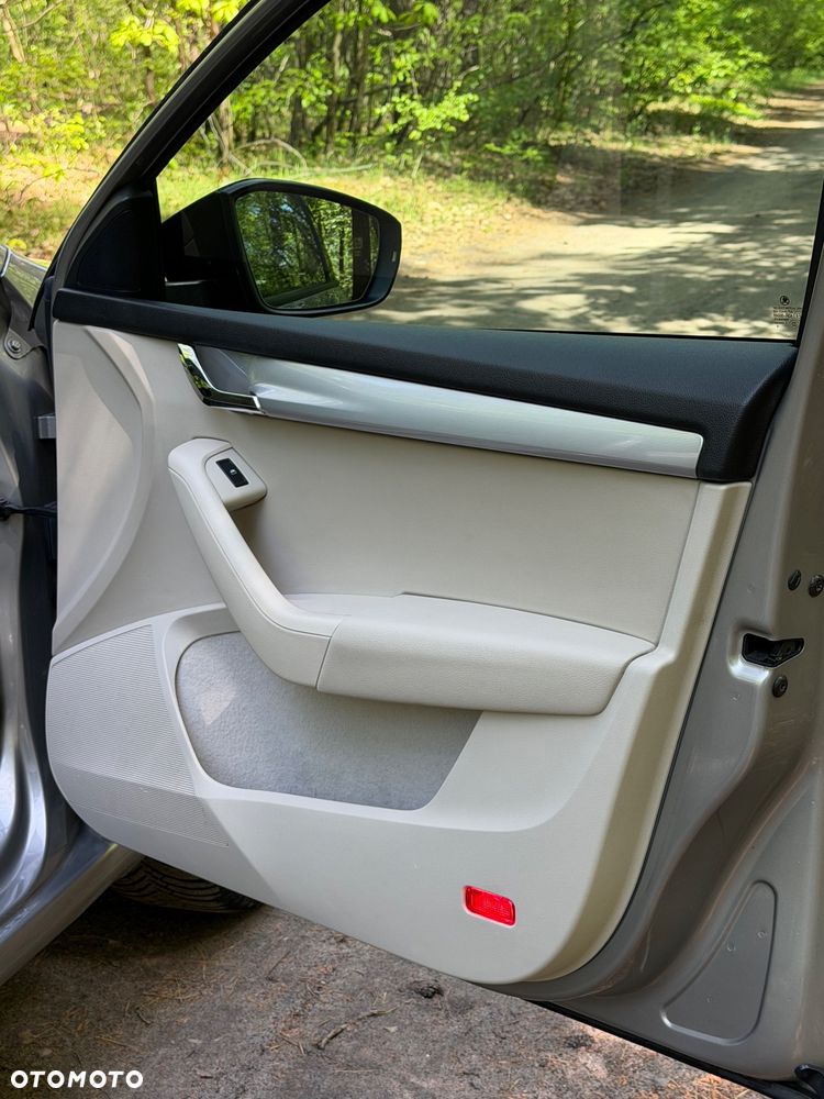 Skoda Octavia 1.8 TSI Elegance DSG - 22
