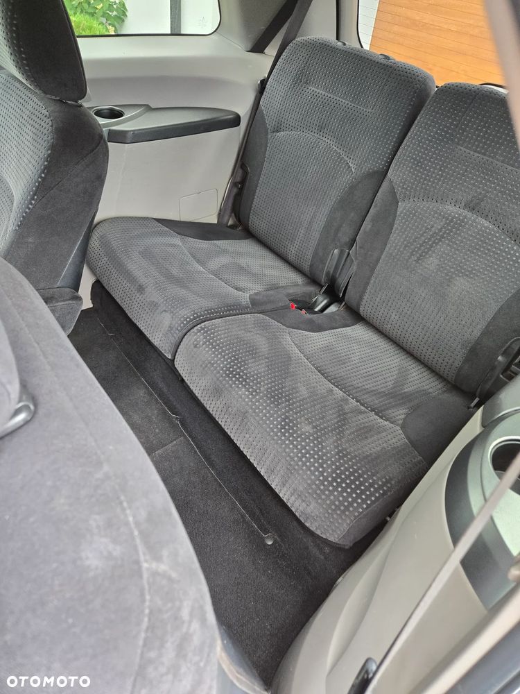 Mitsubishi Grandis 2.0 DI-D 6-Sitzer Intense - 11