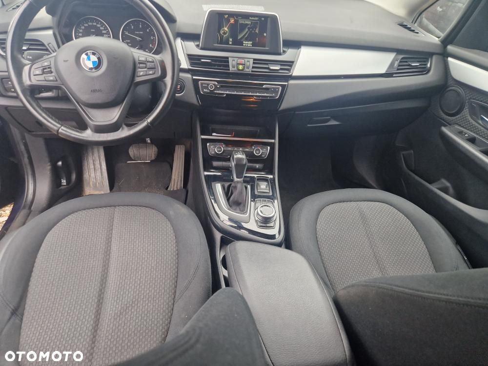 BMW Seria 2 218d - 9