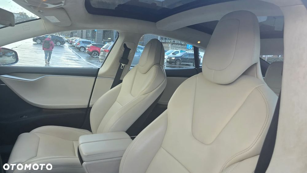 Tesla Model S - 29