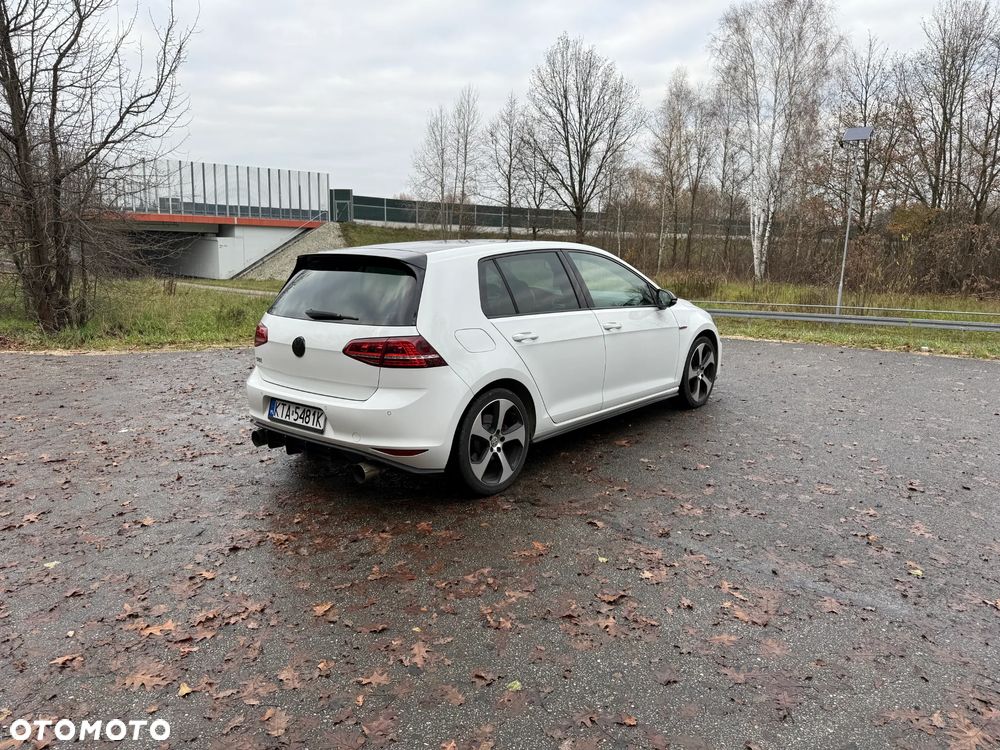 Volkswagen Golf GTI BlueMotion Technology - 2