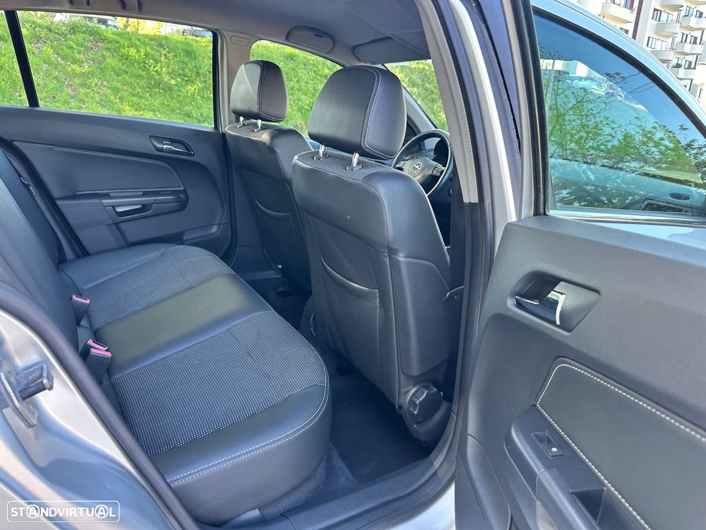 Opel Astra 1.7 CDTI Cosmo - 25