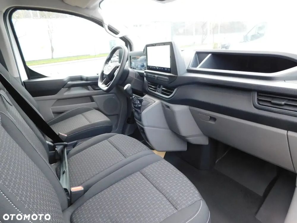 Ford Transit Custom Van - 16
