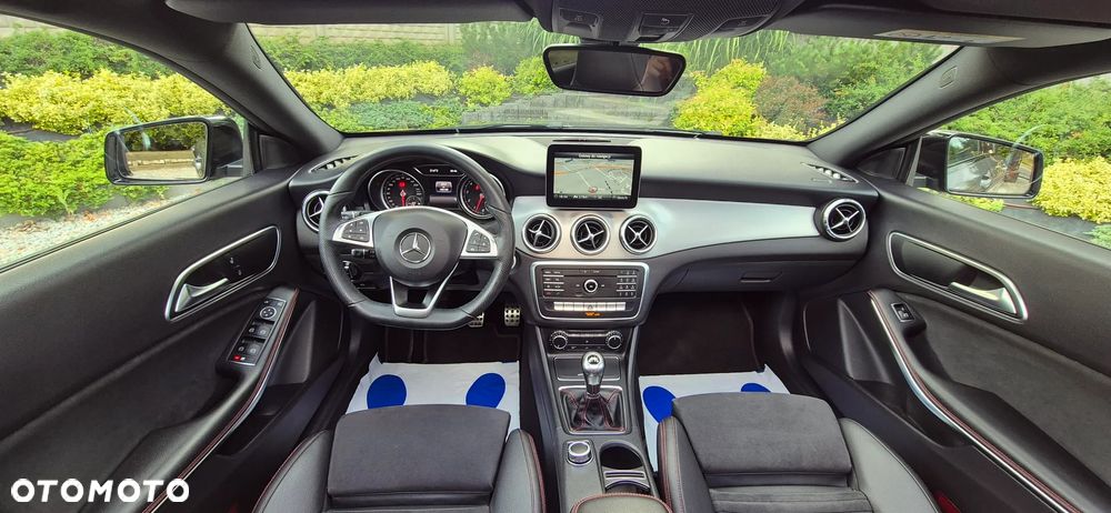 Mercedes-Benz CLA 180 AMG Line - 11