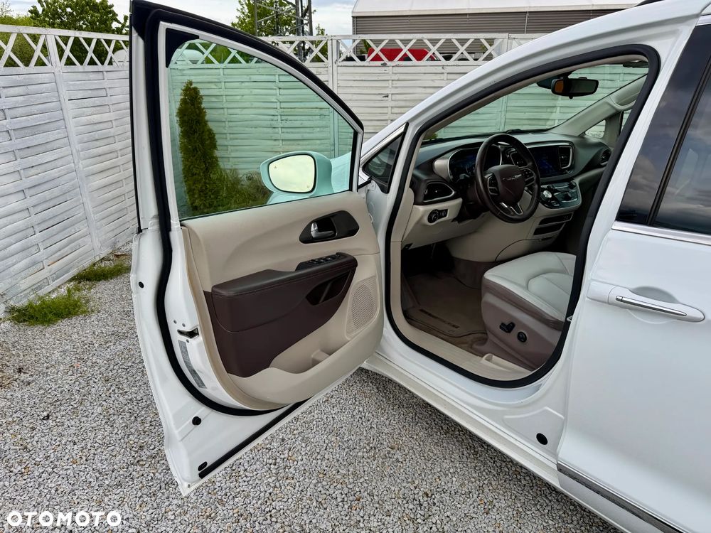 Chrysler Pacifica - 34
