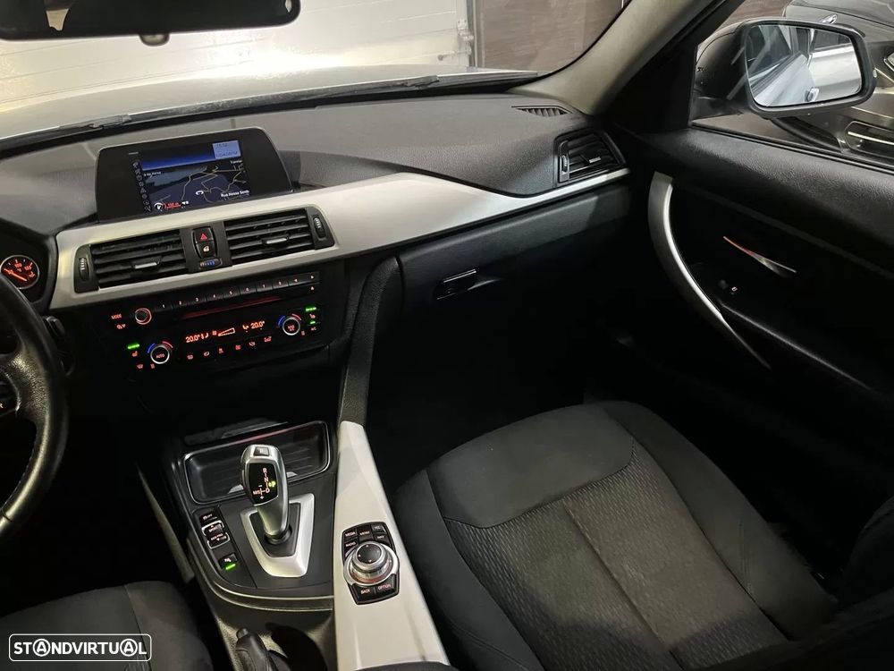 BMW 320 d Touring Auto Line Sport - 33