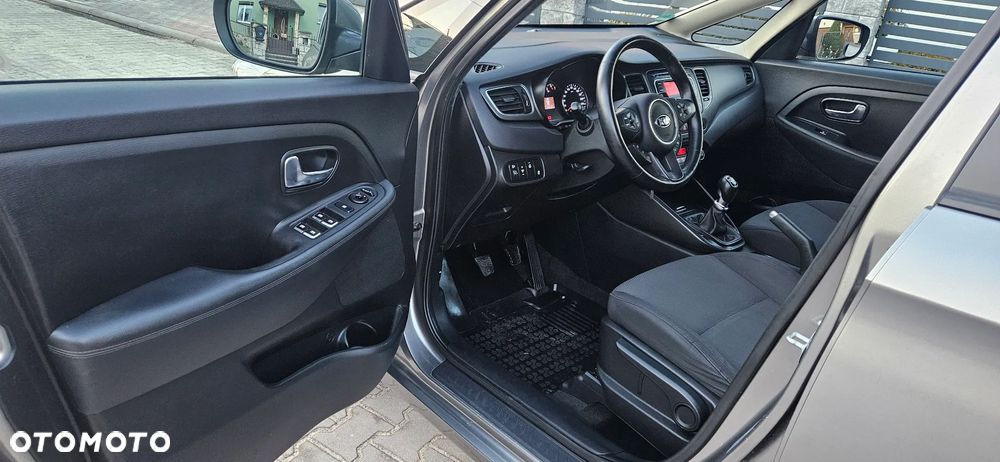Kia Carens - 15
