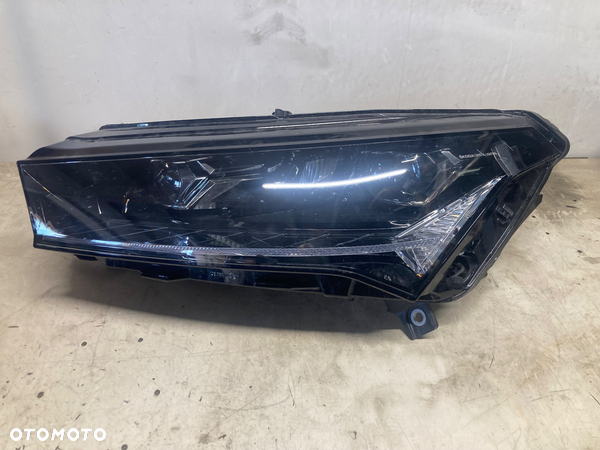 SKODA ENYAQ 5LB LAMPA LEWA FULL LED CRYSTAL
