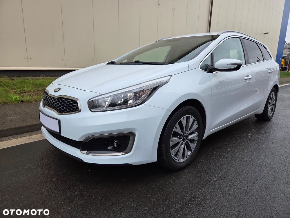 Kia Ceed 1.6 GDI Dream Team Edition - 1