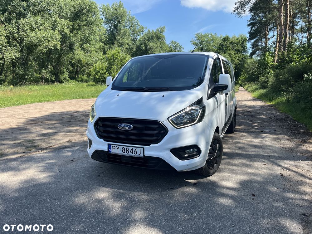 Ford Tourneo Custom - 1