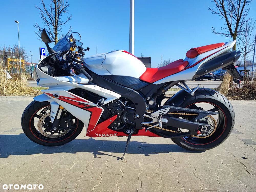 Yamaha R1 - 10