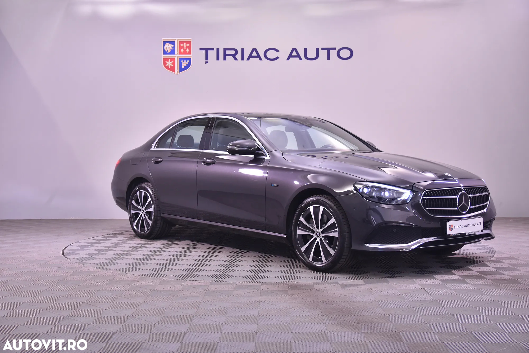 Mercedes-Benz E 300 4MATIC Aut. - 7