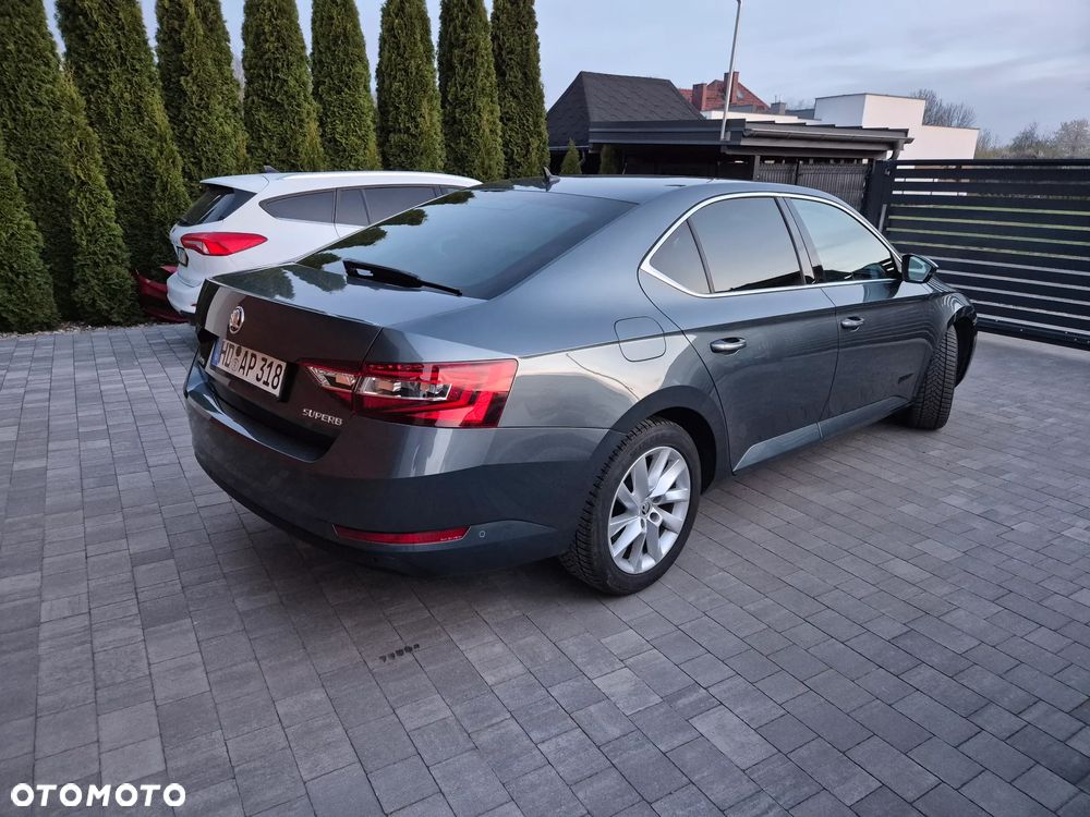 Skoda Superb 2.0 TDI Premium Edition - 4