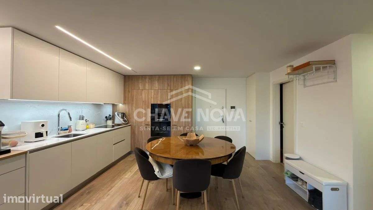 Apartamento T1+1 Como Novo c/ Lugar de Garagem em Santa Marinha (VL8) - Grande imagem: 2/33