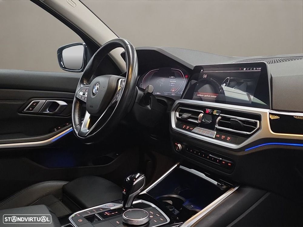 BMW 318 d Line Sport Auto — fotografia 13