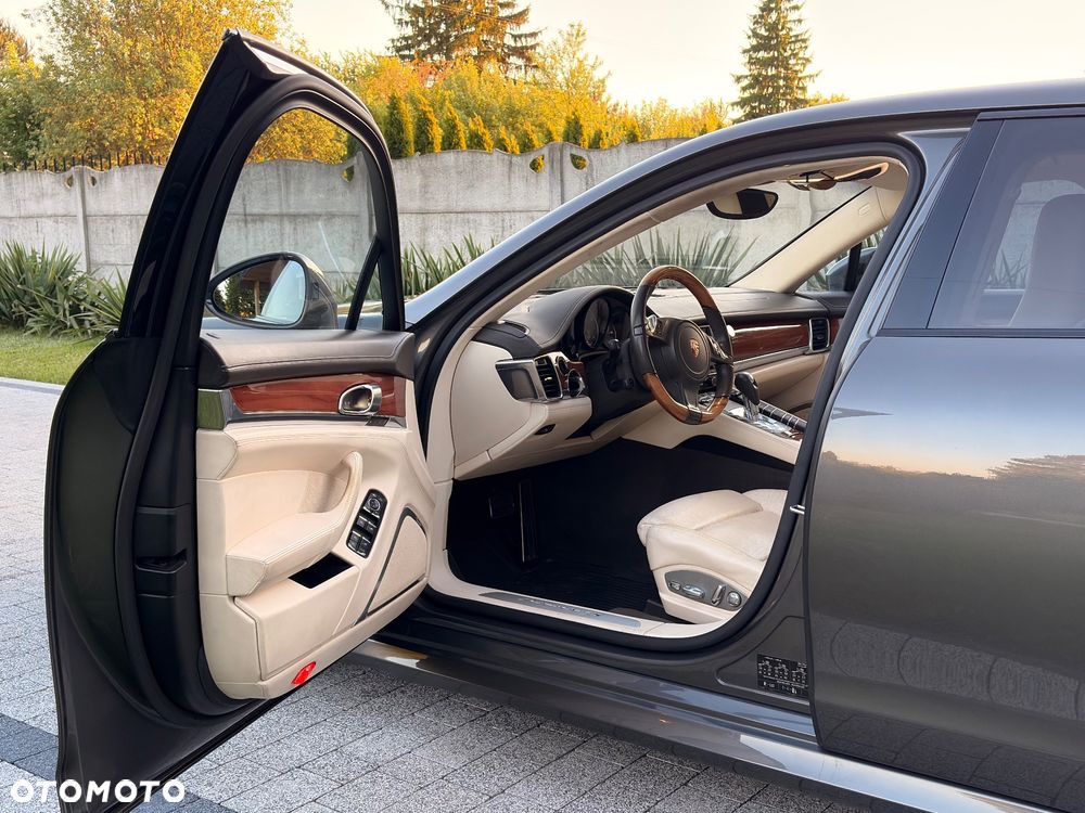 Porsche Panamera 4S Executive - 18