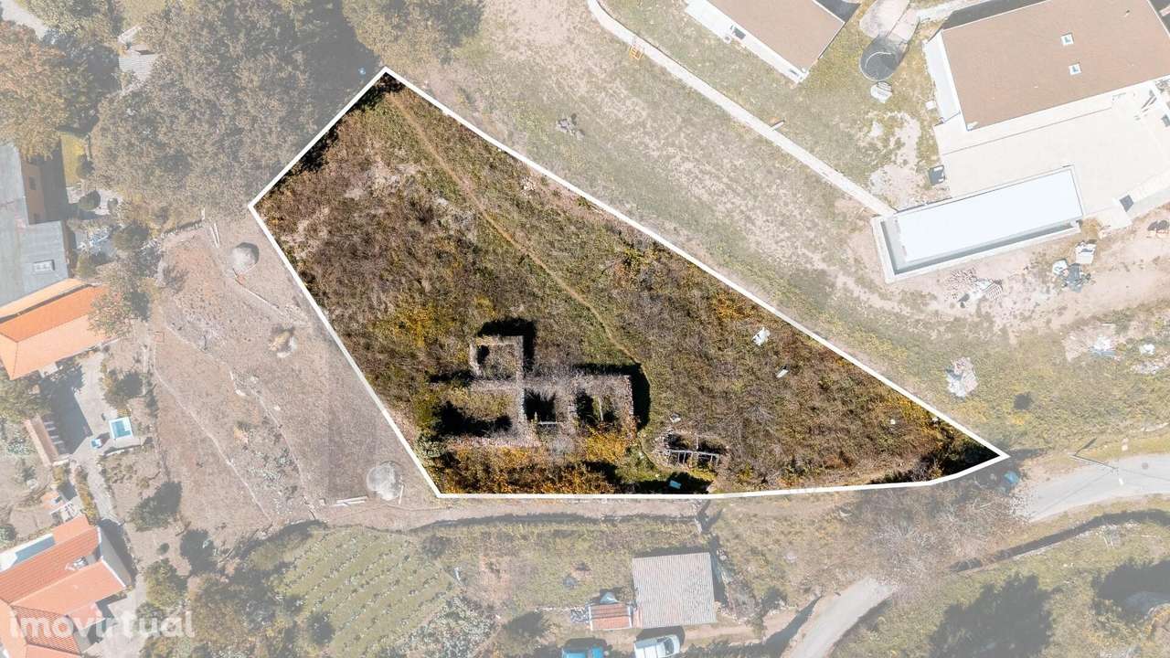 Ruína com terreno em Paredes de Coura - Grande imagem: 2/23