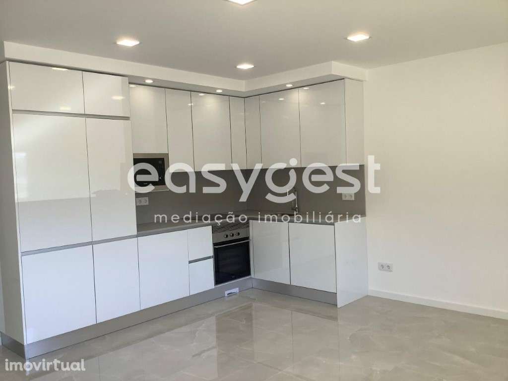 Excelente apartamento T1 em Sesimbra com vista mar e parqueamento - Grande imagem: 2/8