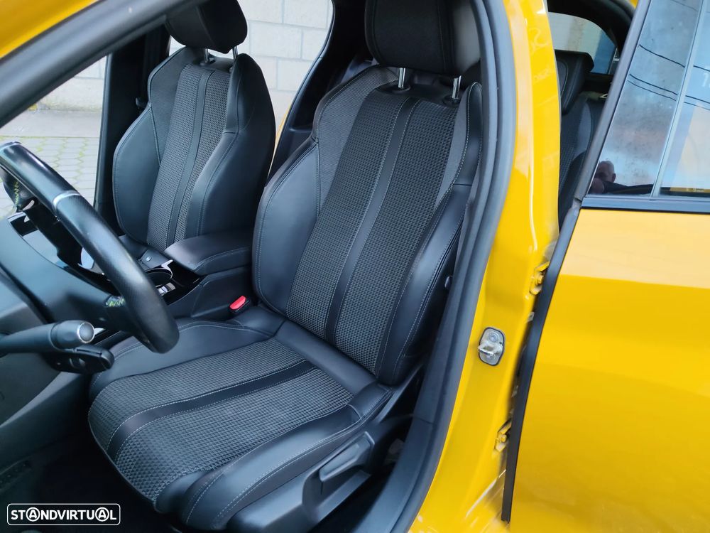 Peugeot e-208 GT - 10