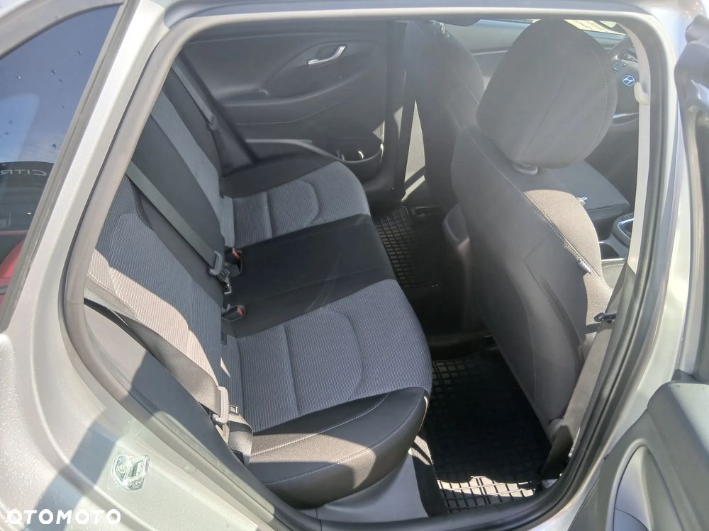Hyundai i30 1.5 DPI Classic + - 15