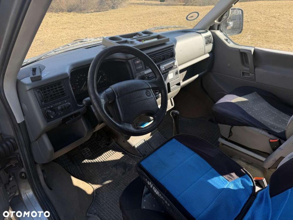 Volkswagen Caravelle - 17