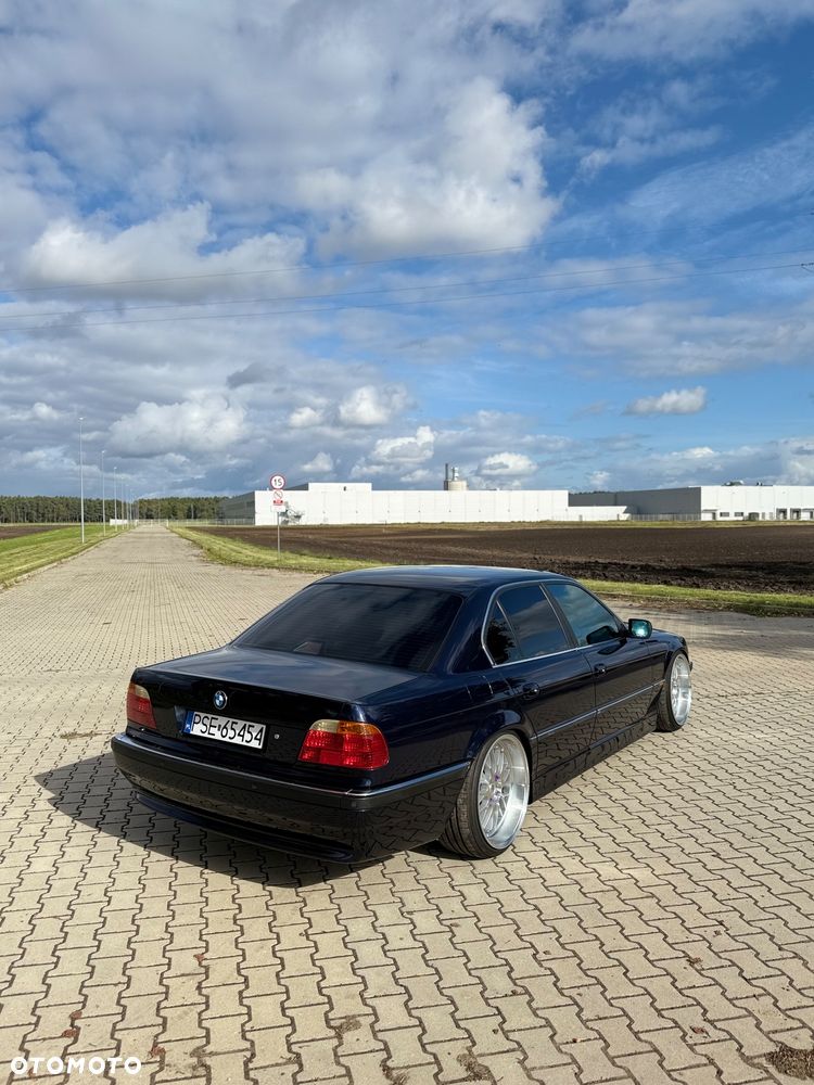 BMW Seria 7 740i - 34