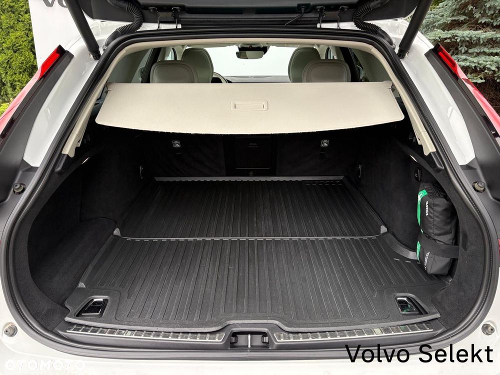 Volvo V90 Cross Country - 11