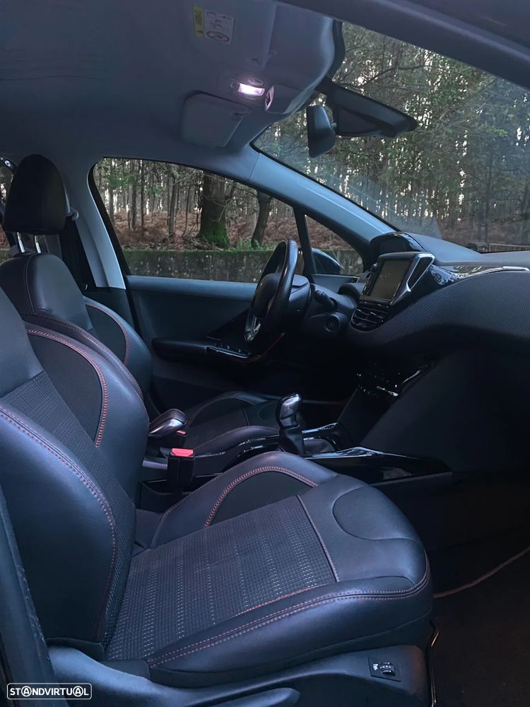 Peugeot 2008 1.2 PureTech GT Line - 6