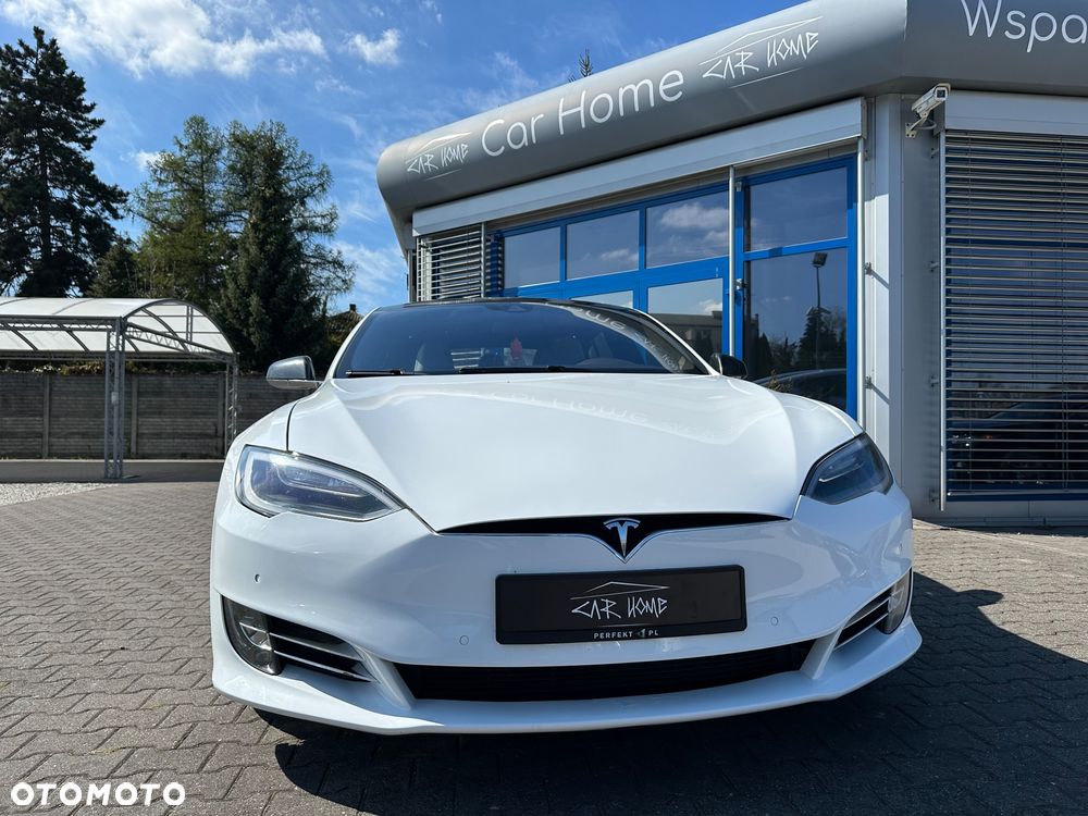 Tesla Model S 90 D - 1