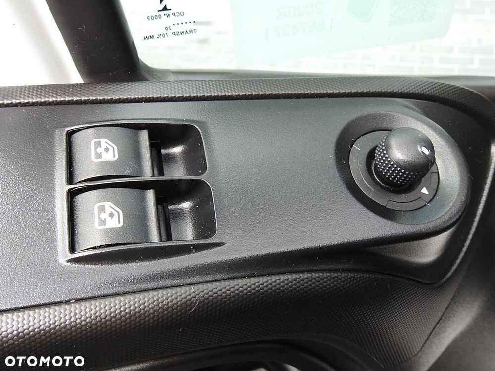 Iveco DAILY 35C14 KONTENER 8 PALET TEMPOMAT KLIMATYZACJA  BLIŹNIACZE KOŁA  140KM - 24