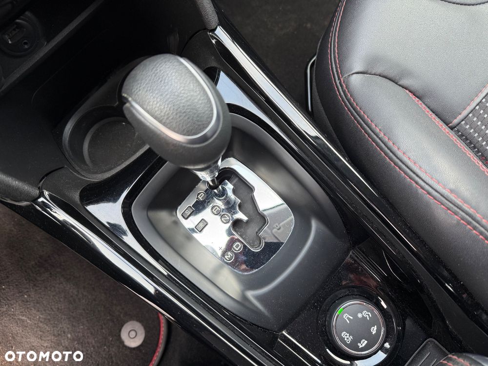 Peugeot 2008 PureTech 110 Stop&Start EAT6 GT-Line Edition - 21