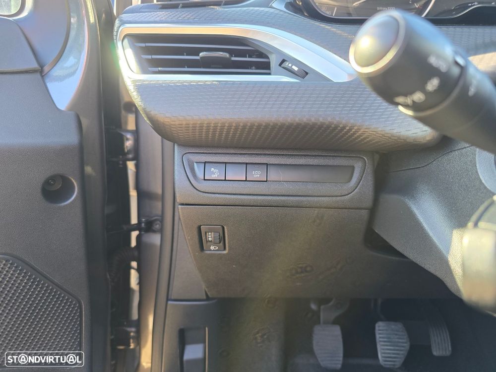 Peugeot 208 1.2 PureTech Signature - 29