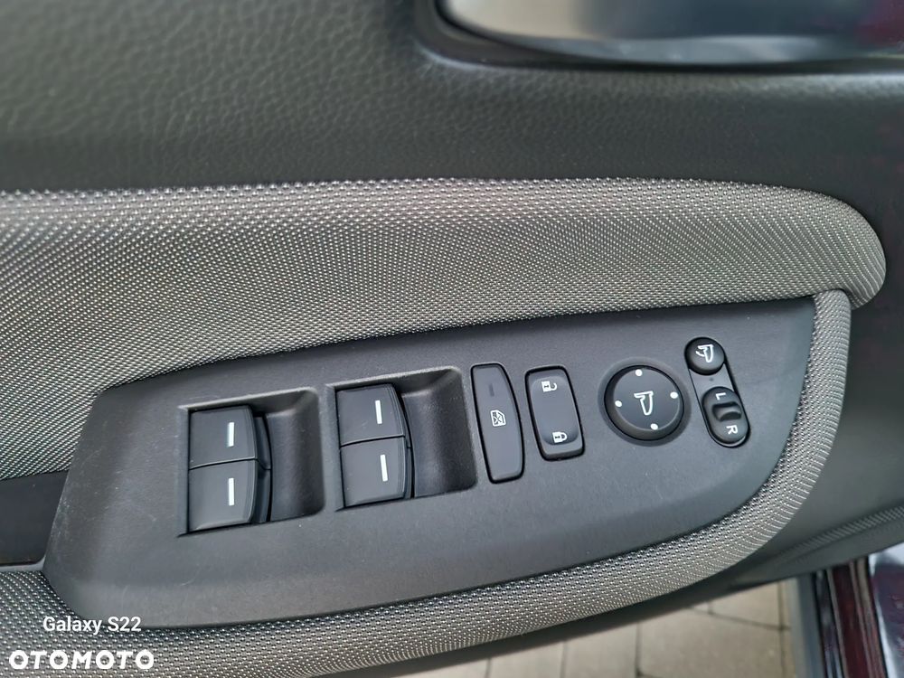 Honda Jazz 1.5 i-MMD Executive Crosstar (Czarny Dach) - 14