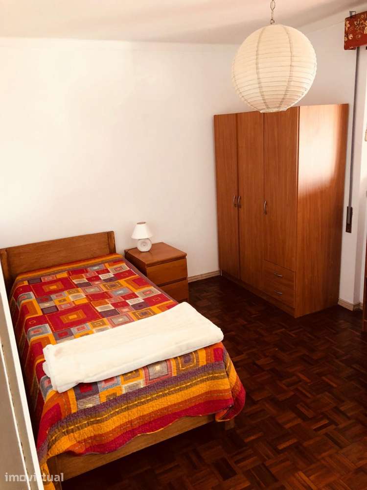 Quarto - localizado em Olivais Coimbra - Grande imagem: 2/38