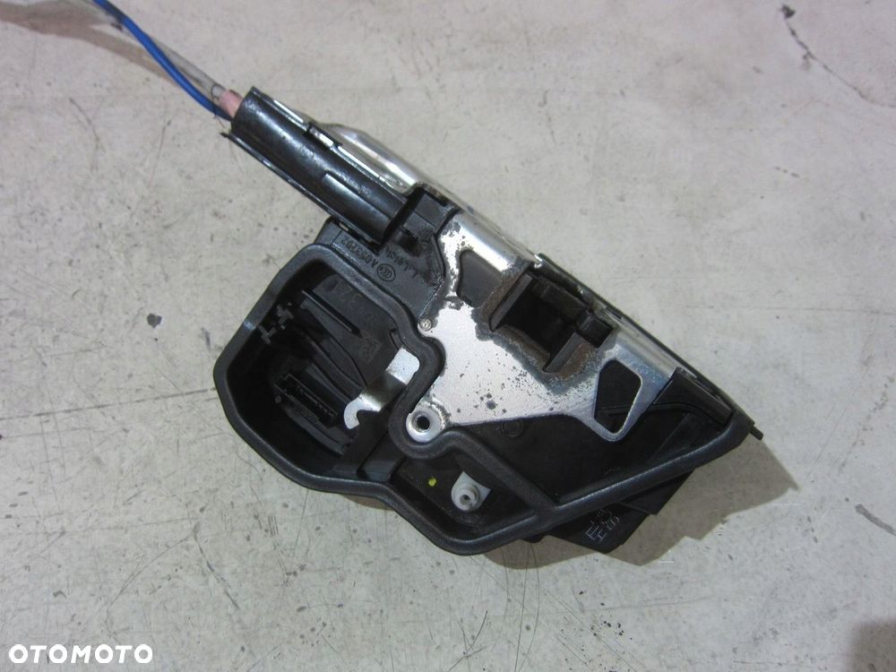 BMW 6 F06 GRAN COUPE ZAMEK DRZWI DOCIĄG LEWY TYŁ 7276321 51227276321 - 2