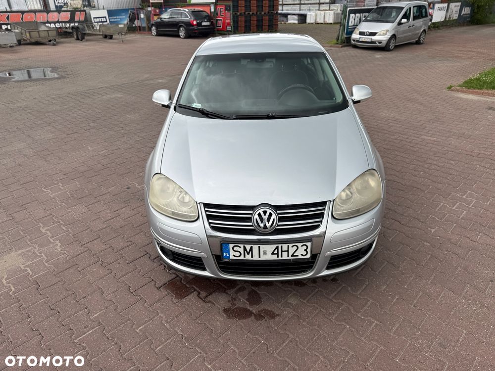 Volkswagen Jetta - 3