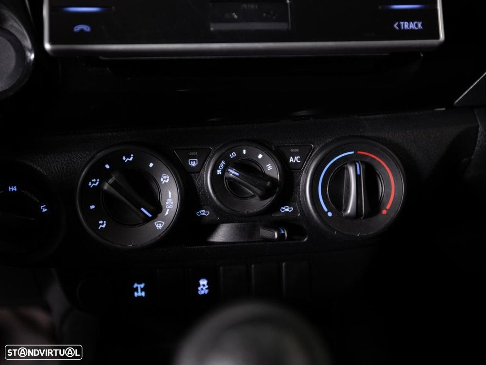 Toyota Hilux 2.4 D-4D 4WD CD 5Lugares c/iva - 15