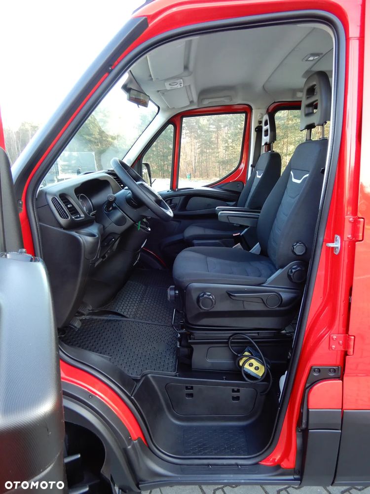 Iveco DAILY 35C16 Brygadowy Dubel Doka + Wywrotka Renomowanej Firmy RomCar Wywrot Kiper x 3 Skrzynia 3004 mm Blokada Mostu Rozstaw Osi 3750 mm HAK 3500 Stan 6-Cio Osobowy + 755 Kg Ładowność Auta Jak NOWY POLECAM - 36