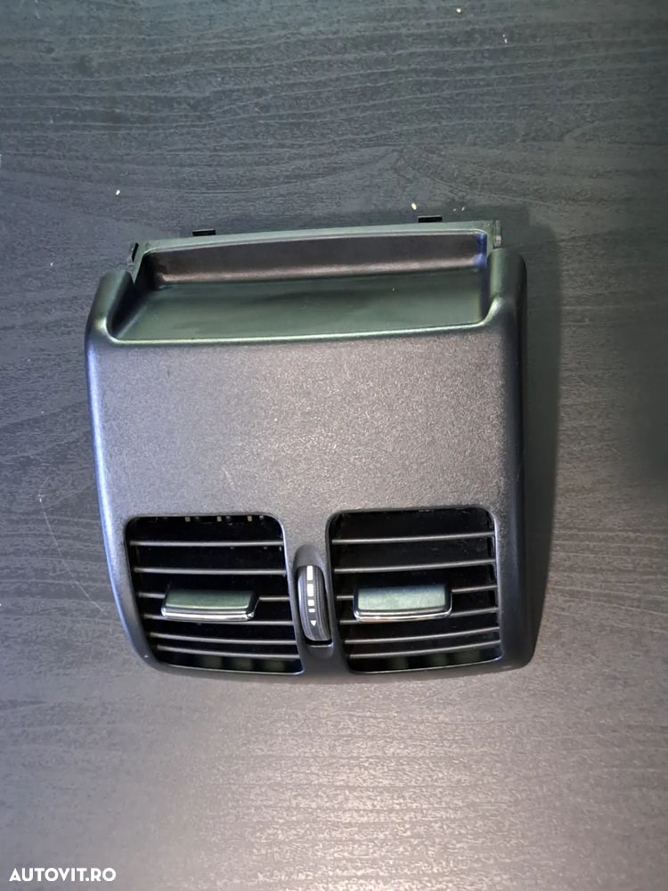 Grila gura ventilatie centrala spate Originala Mercedes W204 facelift 2007-2014 - 2