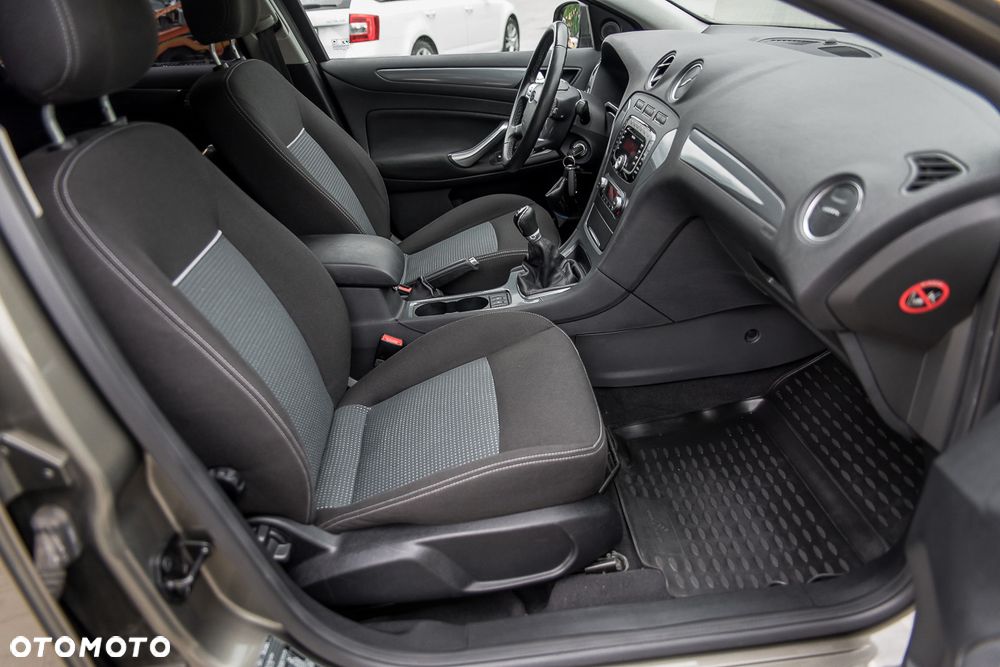 Ford Mondeo - 33