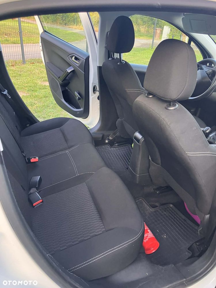 Peugeot 208 - 5